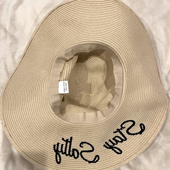 Stay salty beach hat 🏝️✨ - Picture 2 of 2